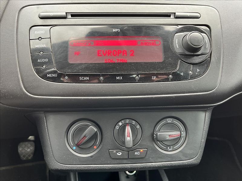 Seat Ibiza 1.6 TDi SPORT KLIMA  ROZVODY - fotka 17 z 31