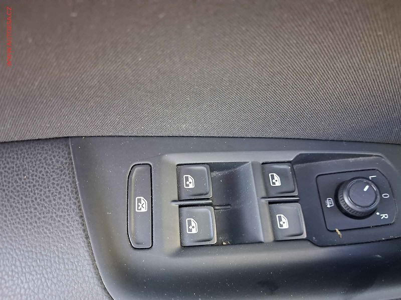 Volkswagen Passat (2015) 1.4 TSi, Comfortline, panor - fotka 15 z 18