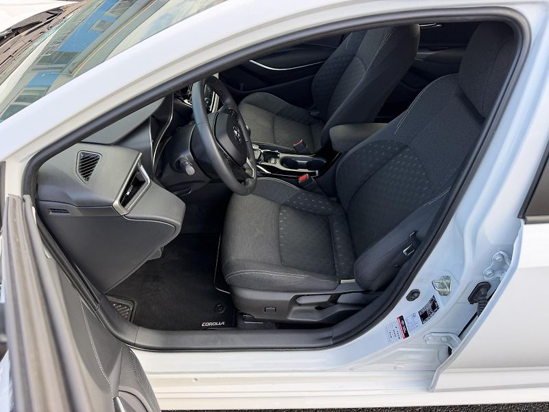 Toyota Corolla Kombi 1,8i hybrid automat  - fotka 12 z 19