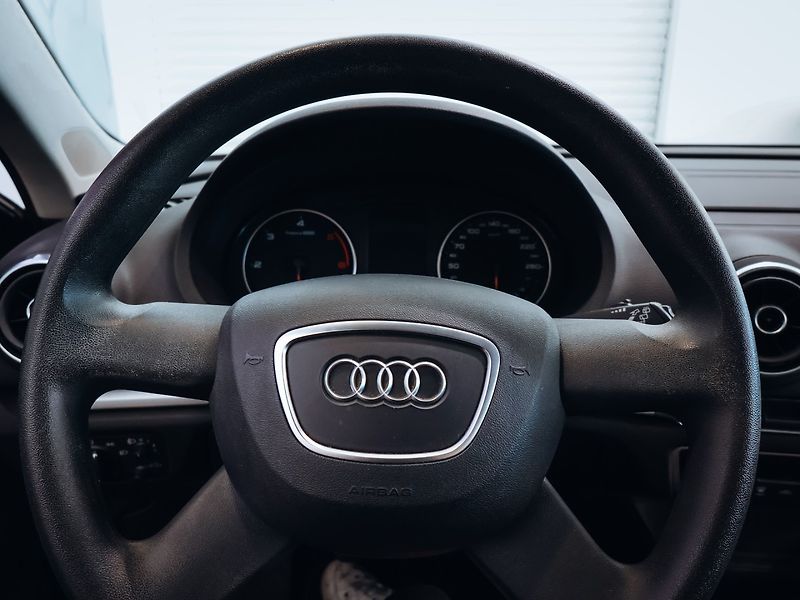 Audi A3 1.6TDI 85kW - fotka 12 z 32