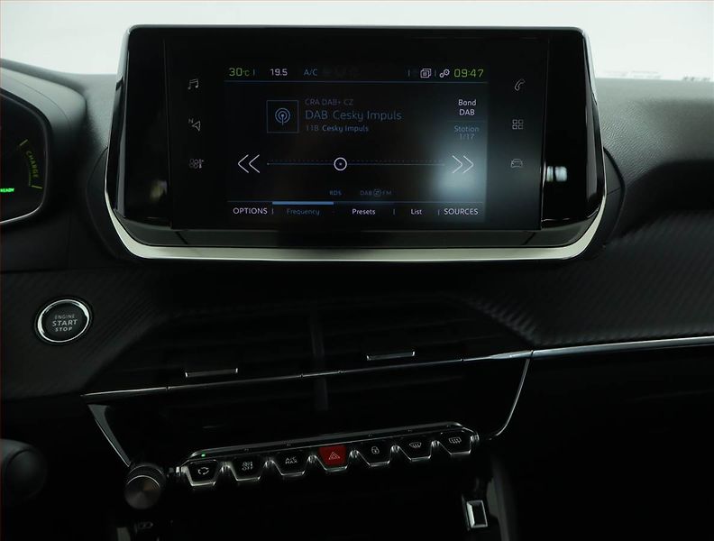 Peugeot 208 (2021) 50 kWh, SoH 89%, Automat - fotka 12 z 17