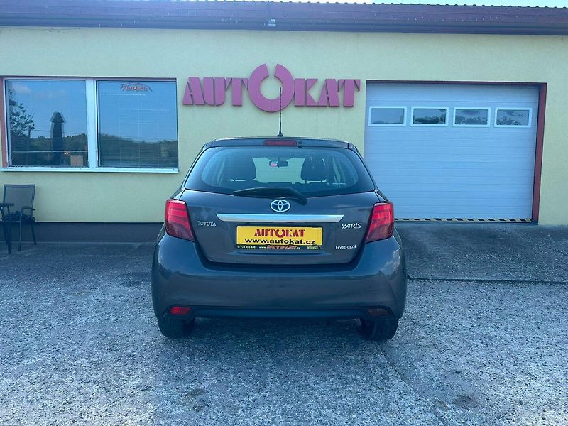 Toyota Yaris 1.5 Hybrid/Kamera/1MAJ/74kW - fotka 4 z 34