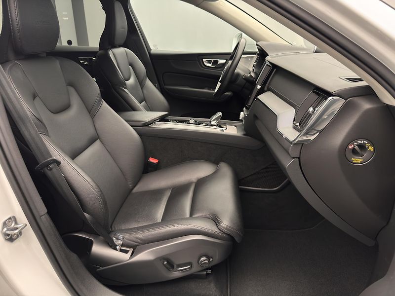 Volvo XC60 B4 AWD INSCRIPTION  - fotka 27 z 49