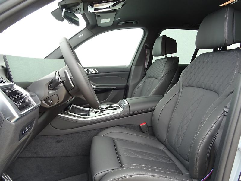 BMW X5 xDrive30d - fotka 2 z 6