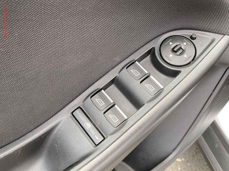 Ford Focus (2018) 2.0TDCi, AC, navi, prak.asist - fotka 13 z 20