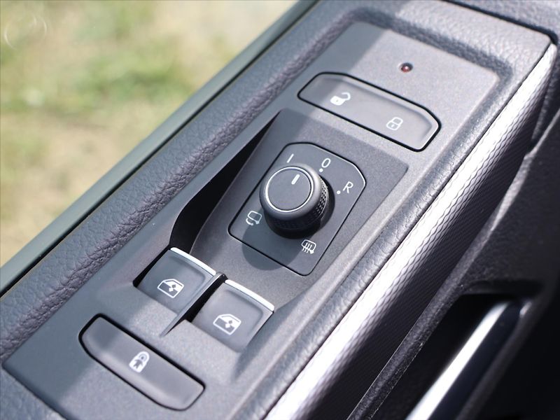 Volkswagen Multivan 2,0 TDI 150kW DSG Generation S - fotka 18 z 38