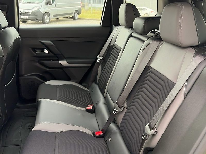 Jeep Compass (2026) Altitude Plug-in Hybrid 225k - fotka 9 z 23