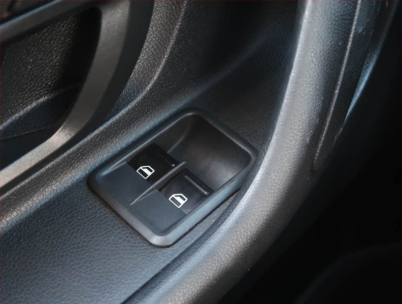 Škoda Roomster (2013) Scout 1.2 TSI, ČR,1.maj - fotka 15 z 18