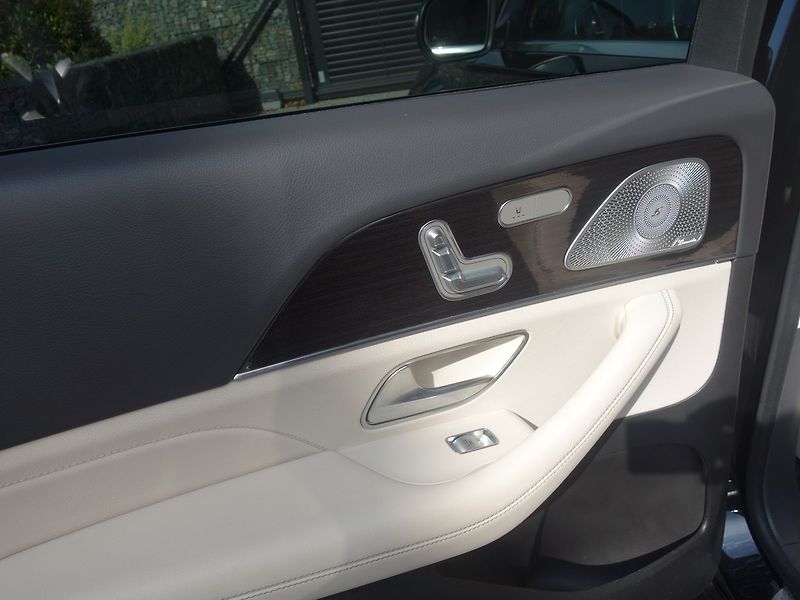 Mercedes-Benz GLS (2020) 350D*4M*WEBASTO*MASÁŽ*69000KM! - fotka 43 z 50