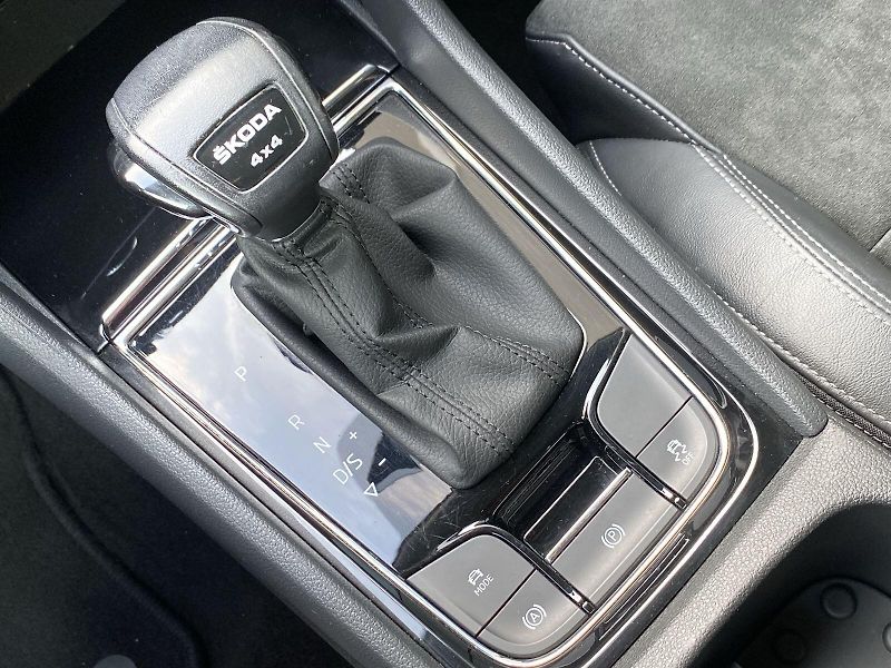 Škoda Karoq (2023) 2.0 TDI 4x4 DSG Style Plus - fotka 19 z 35