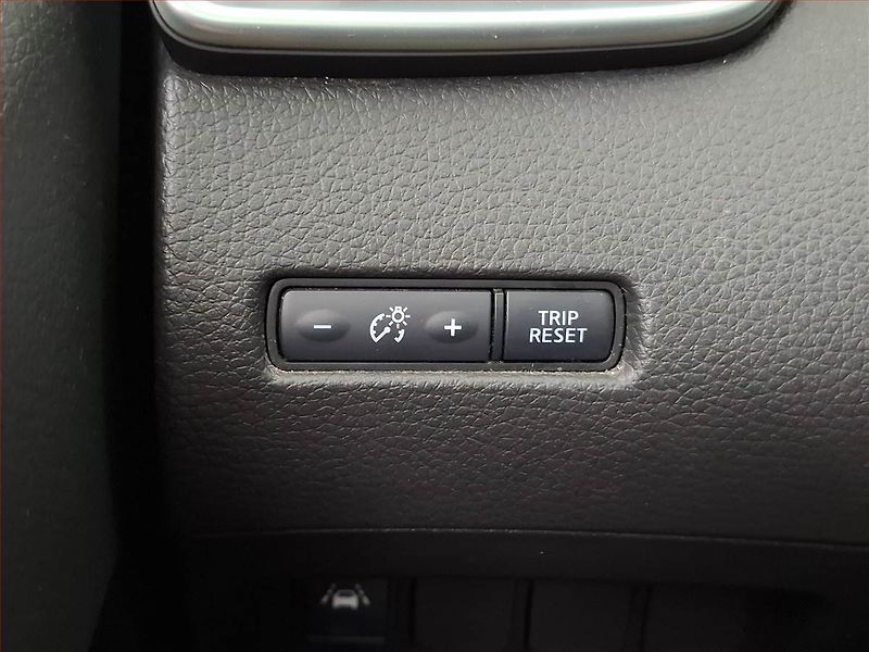 Nissan Qashqai (2019) 1.3 DIG-T, Automat, Serv.kniha - fotka 18 z 20