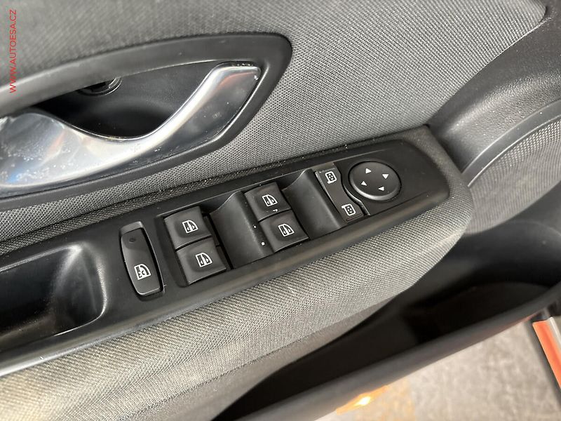 Renault Mégane (2009) 1.6i, ČR, AC - fotka 12 z 14