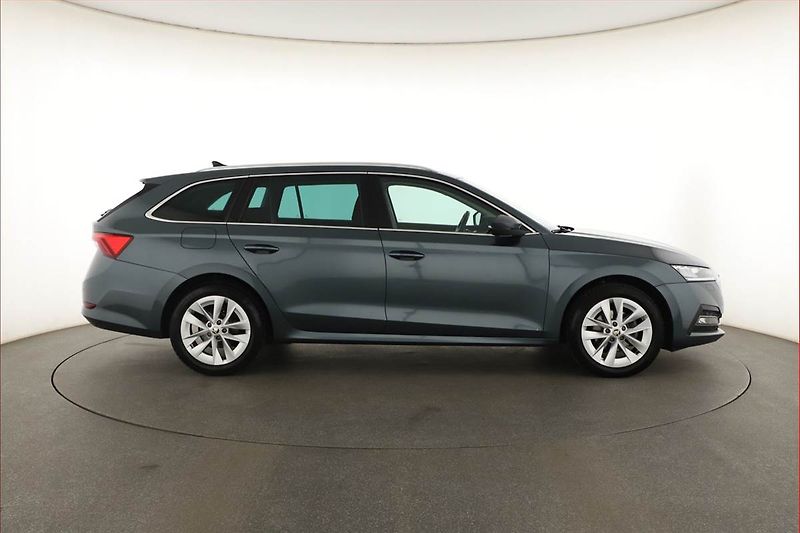 Škoda Octavia (2021) Ambition 1.0 TSI, Navi - fotka 6 z 21