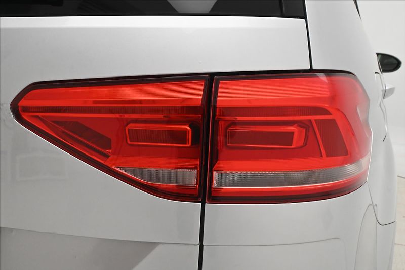 Volkswagen Touran 1,6 TDI 85kW Navi Senzory - fotka 29 z 30
