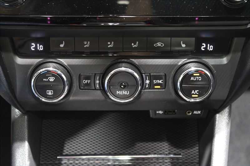 Škoda Octavia 2,0 162 kW RS DSG, NAVI, 1. ma - fotka 26 z 39