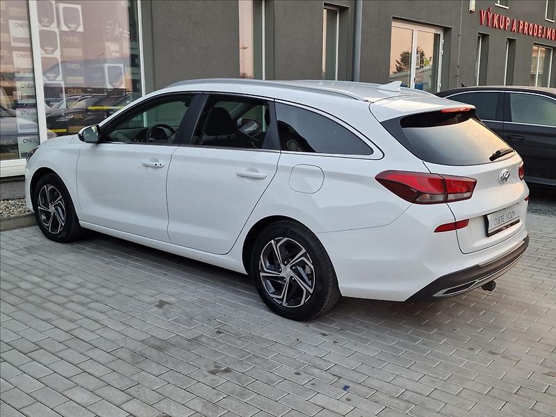 Hyundai i30 1.0 T-Gdi Family Smart Kombi - fotka 7 z 50