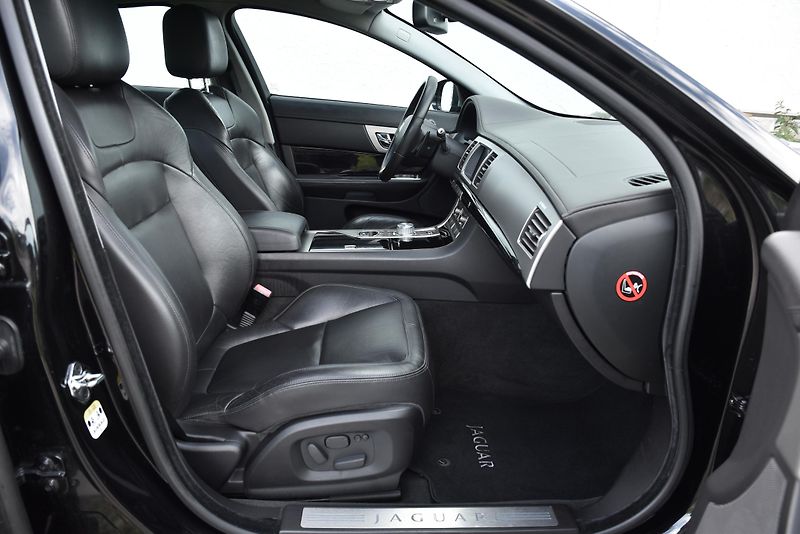 Jaguar XF 3.0 V6 S 202 kW A/T,XENON,NAVI - fotka 40 z 48