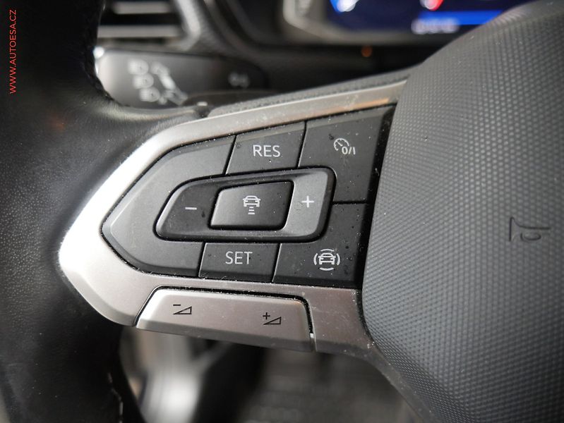 Volkswagen T-Cross (2023) 1.0 TSi, 2.maj,ČR, Life, DSG - fotka 15 z 21