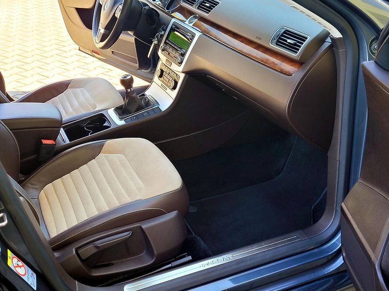 Volkswagen Passat TSi HIGHLINE,málo najeto  - fotka 32 z 51