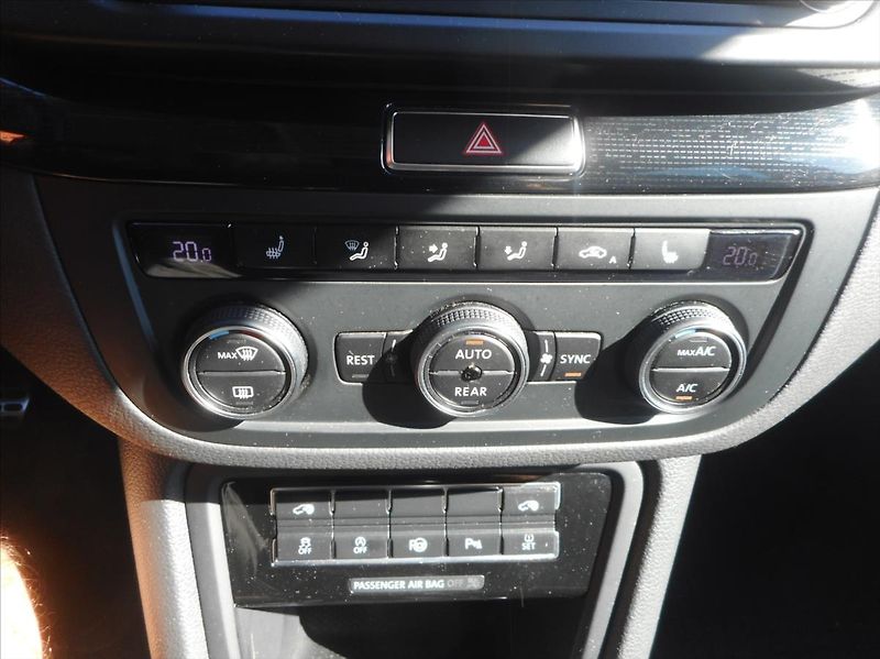 Volkswagen Sharan 2,0 TDi SOUND - fotka 18 z 38