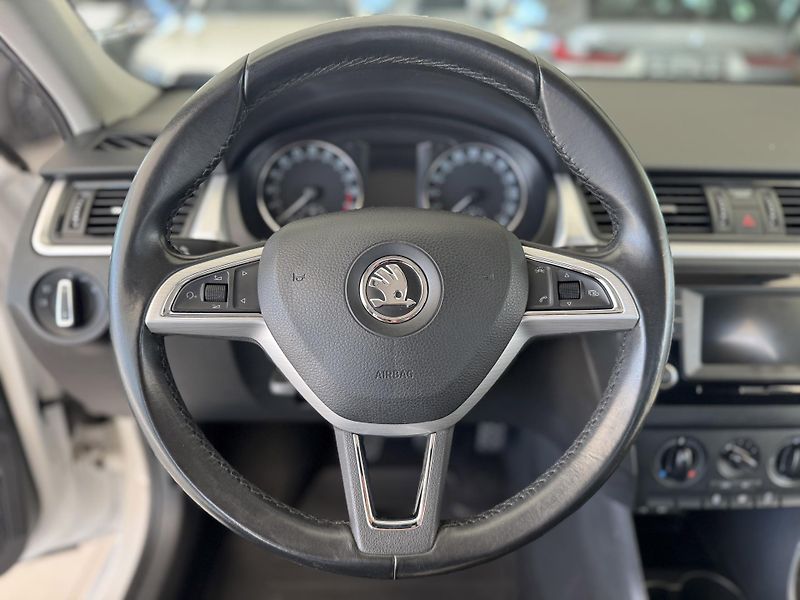 Škoda Rapid 1,4TDI Ambition Plus*TopStav - fotka 21 z 29