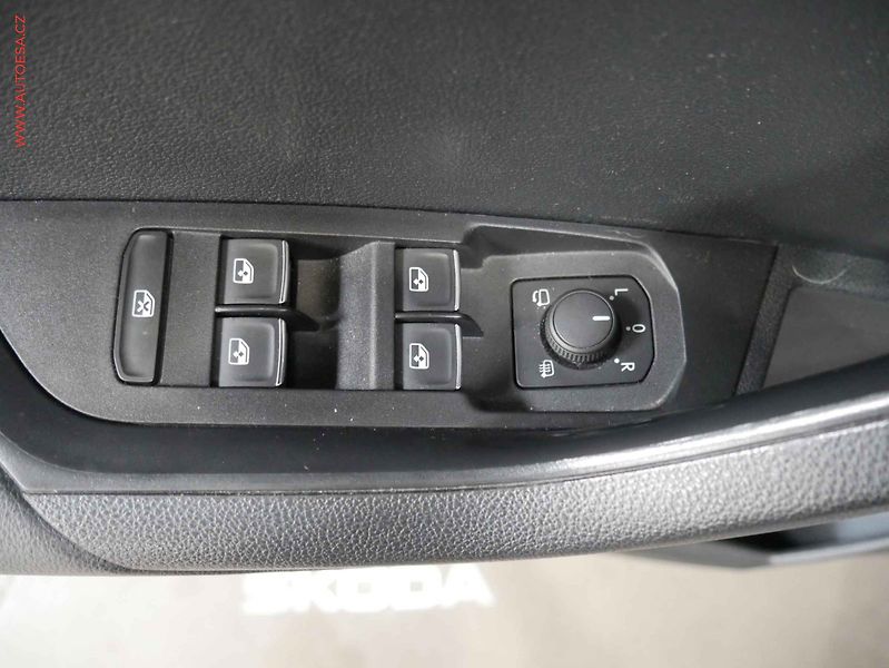 Škoda Karoq (2019) 1.6 TDi, Style, LED, navi - fotka 22 z 23