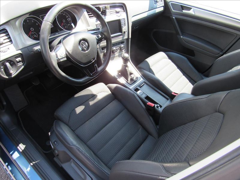 Volkswagen Golf 1,4 TSi 90kW Comfortline - fotka 9 z 34
