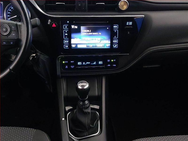 Toyota Corolla (2018) 1.6 Valvematic, Tempomat - fotka 12 z 14