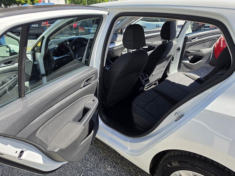 Volkswagen Golf 1.5TSI 8 Automat Led  Virtual  - fotka 9 z 29