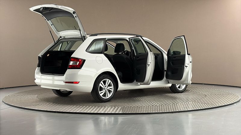 Škoda Fabia 1.0 TSI Ambition Combi - fotka 6 z 24