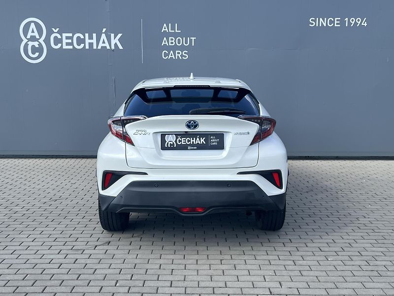 Toyota C-HR (2018) 1.8 VVT-i E-CVT - fotka 6 z 39