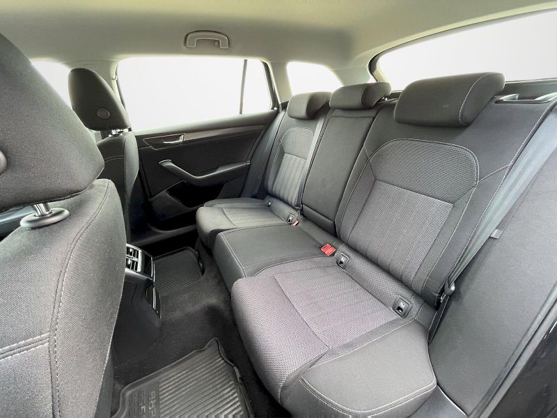 Škoda Superb (2021) 2.0 TDI 147 kW DSG 4x4 Style P - fotka 27 z 35