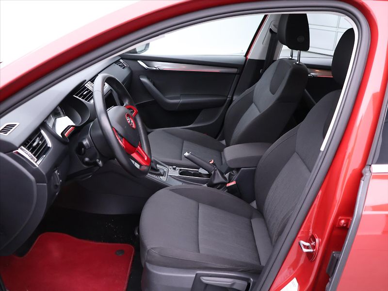 Škoda Octavia 1,8 TSI 132kW DSG Style LED - fotka 12 z 37