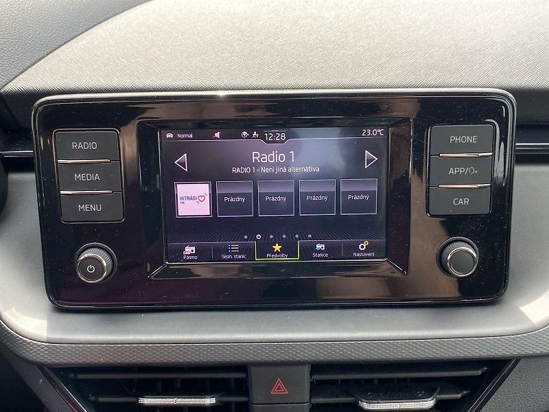 Škoda Scala (2024) 1.0 TSI Ambition - fotka 14 z 31