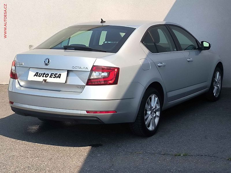 Škoda Octavia (2018) 2.0TDI 4x4, ČR, Style, navi - fotka 4 z 22
