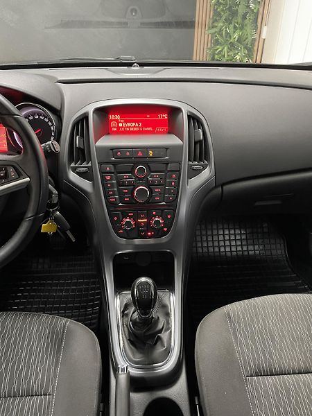 Opel Astra 1.4 i ČR 1.MAJITEL SERVISKA  - fotka 21 z 24