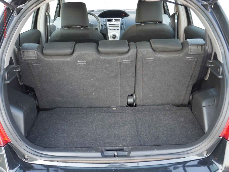 Toyota Yaris (2007) 1.0 i - fotka 7 z 13