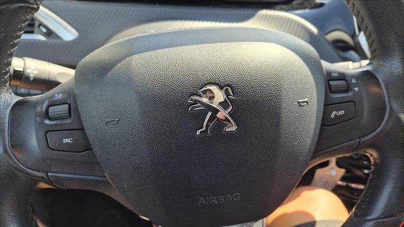 Peugeot 2008 1,2 81 Kw PT AUTO klima ČR - fotka 19 z 22