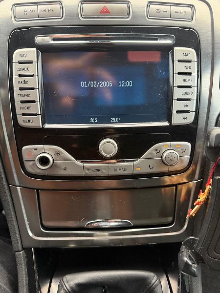 Ford Mondeo 2,0 TDCI GHIA KOMBI - fotka 14 z 17