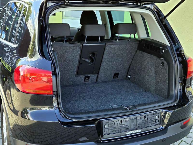 Volkswagen Tiguan 1,4TSI SPORT *SERV.KNÍŽKA*    - fotka 14 z 43