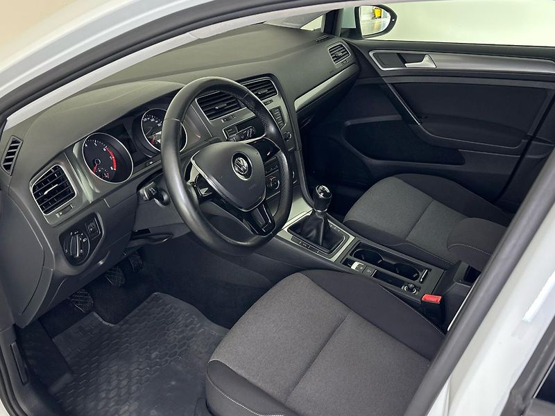 Volkswagen Golf Trendline - fotka 6 z 27
