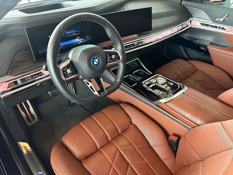 BMW Ostatní i7 xDrive 60 TV TOP 2025 - fotka 17 z 44