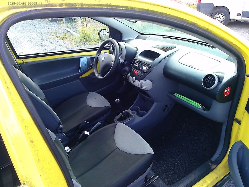 Peugeot 107 1.0i, 50 kW, nová STK - fotka 13 z 16