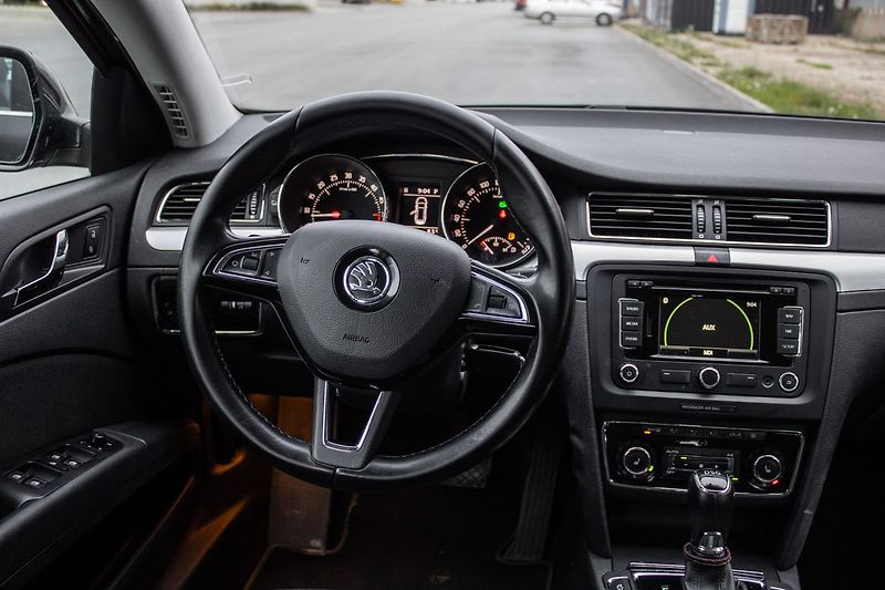 Škoda Superb - fotka 11 z 33