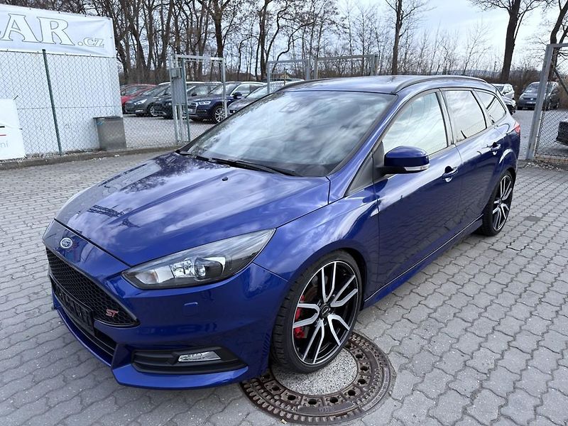 Ford Focus 2.0 ST 184 kW navi. xenony - fotka 1 z 23