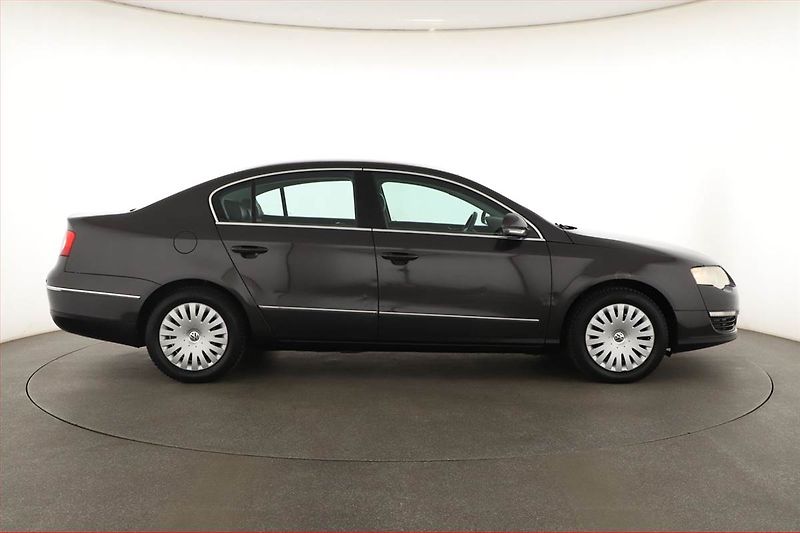 Volkswagen Passat (2005) 2.0 FSI, Automat, nová STK - fotka 6 z 15