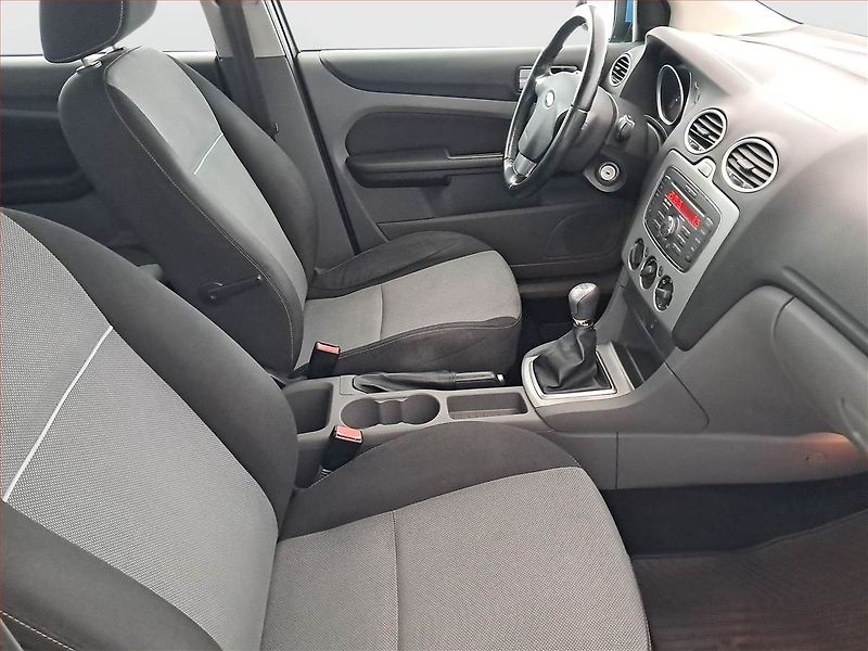 Ford Focus (2010) 1.6 16V, ČR,1.maj, po STK - fotka 9 z 17