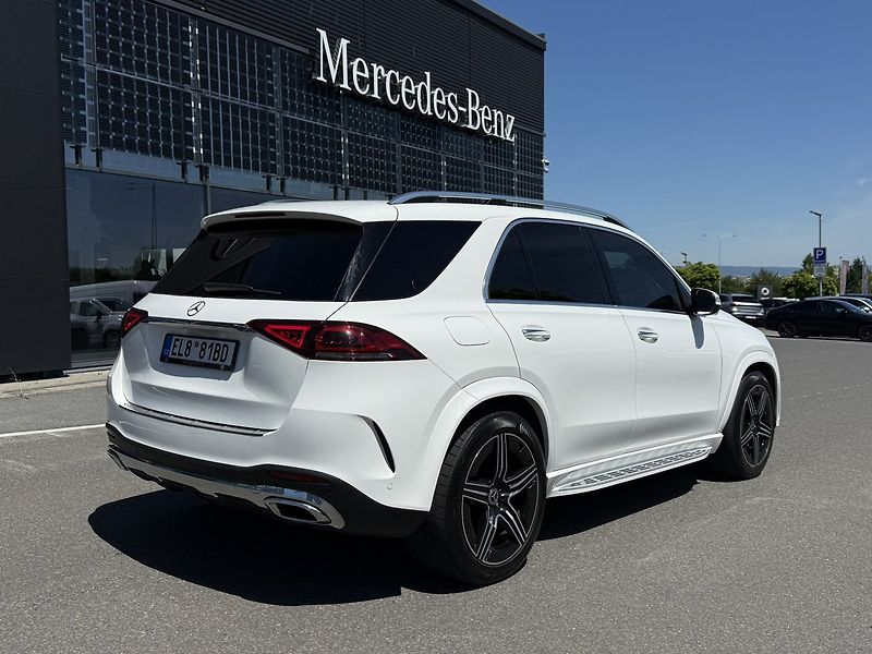Mercedes-Benz GLE (2022) 350 de 4MATIC SUV - fotka 8 z 61