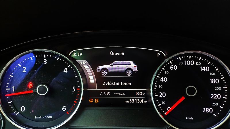 Volkswagen Touareg 3.0 TDI 193kW R-LINE-WEBASTO- - fotka 34 z 50