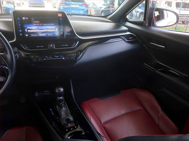 Toyota C-HR (2018) Selection 1.8 Hybrid, Automat - fotka 8 z 19